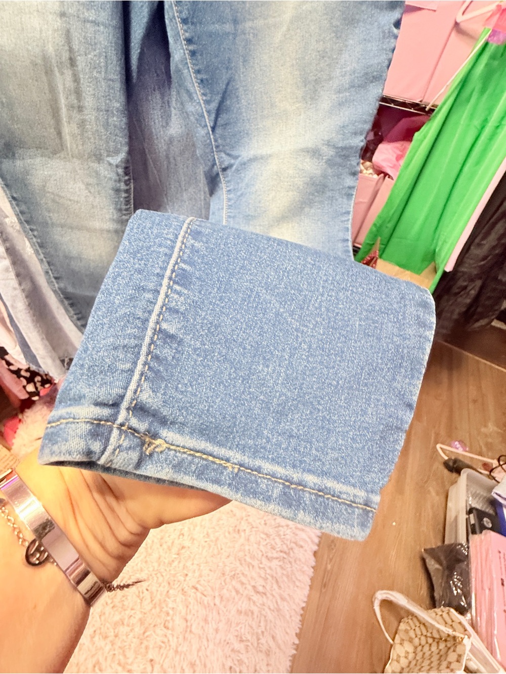 LEVI’S Distressed Light Blue Women's Stretch Denim tapered ankle Jeans - Picture 3 of 6